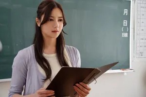 Cô giáo ở lại tăng ca bị cậu học trò cá biệt bất ngờ chụp thuốc mê Cô giáo ở lại tăng ca bị cậu học trò cá biệt bất ngờ chụp thuốc mê